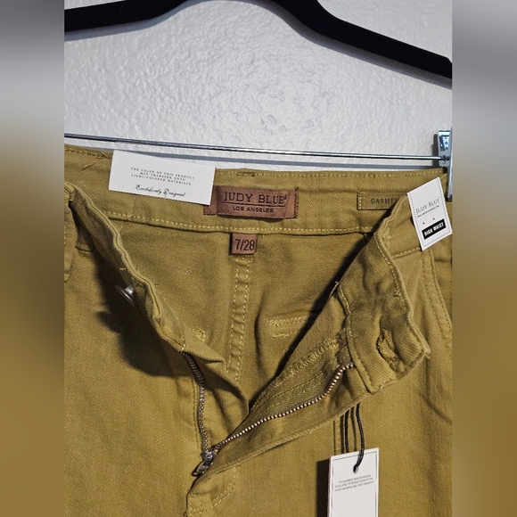 Judy Blue High Rise Cargo Straight-Leg Jean in Matcha Green Size 7/28 NWT - Picture 3 of 16